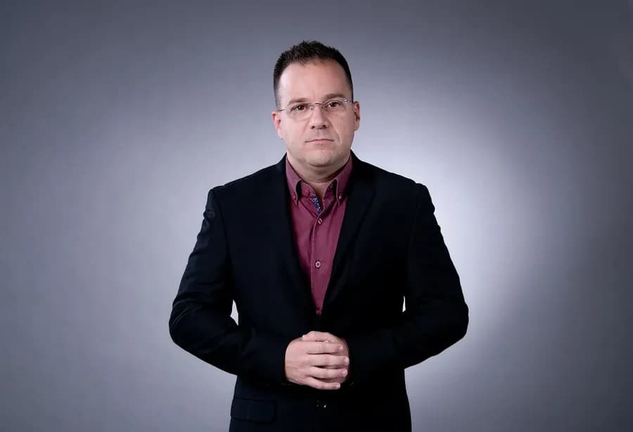 Two workers from JKP "Naisus" have been found guilty of assaulting N1 correspondent Milan Stojanović.