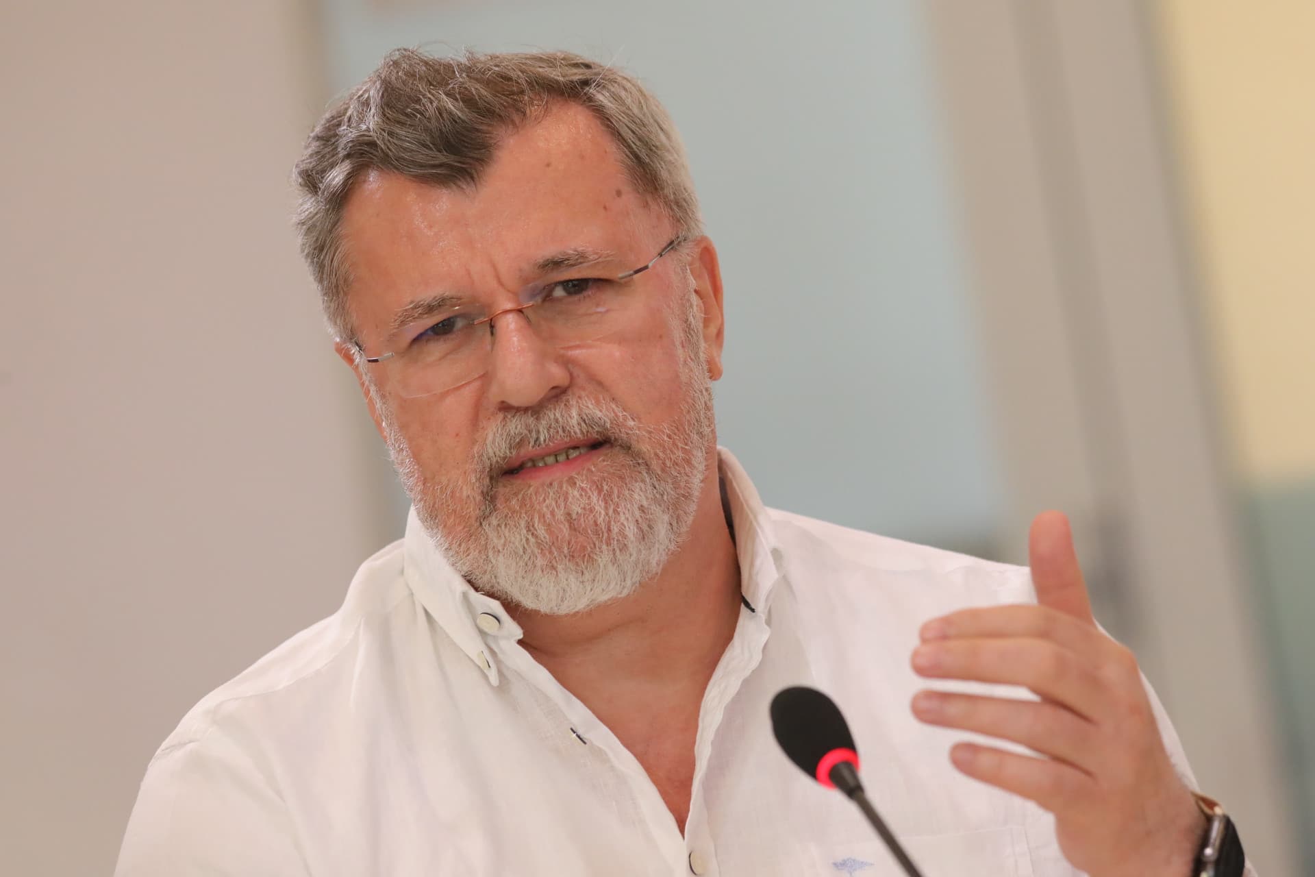 INTERVJU – VERAN MATIĆ: „Vučić ima vlažne snove da plasira toksične sadržaje svojih tabloida u susedstvo“