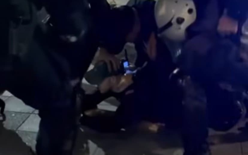 ANEM alarm: Brutalno privođenje Luke Pešića – pokušaj da se zastraše reporteri koji izveštavaju sa protesta