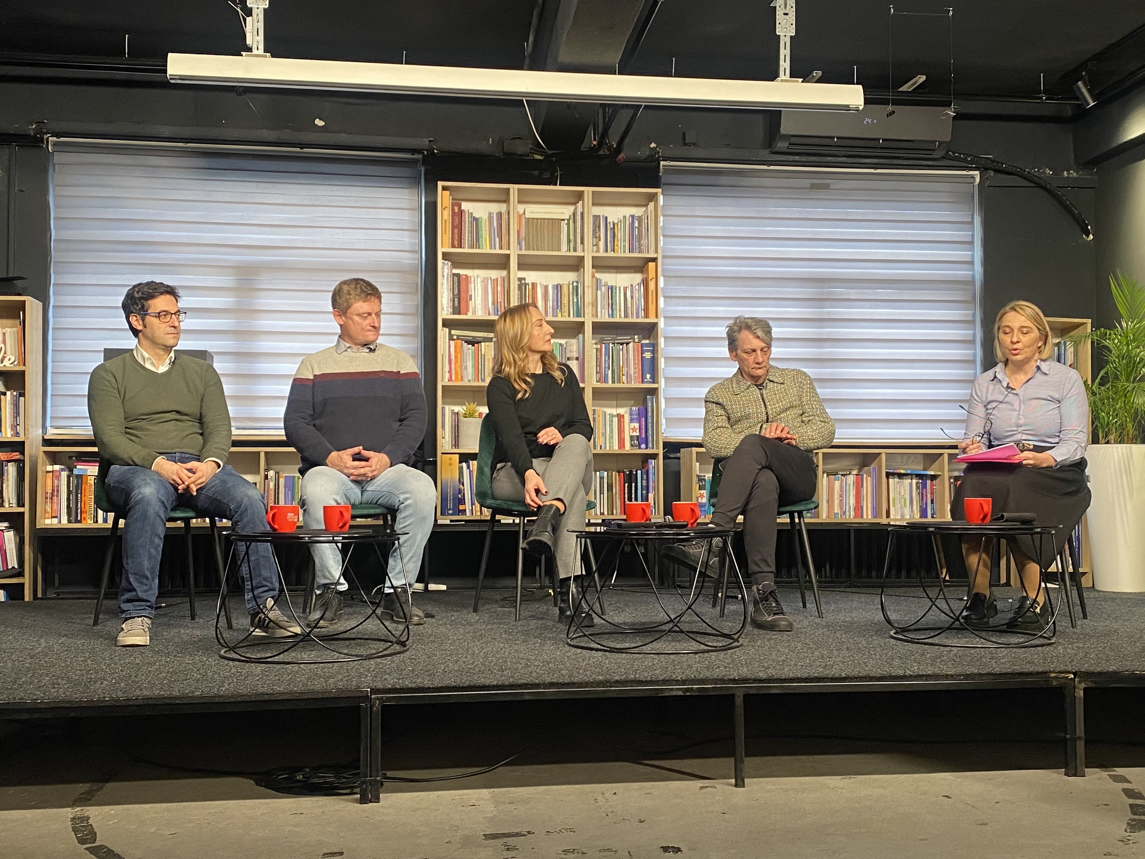 Out of 2,182 media outlets in Serbia, 1,180 are online portals, while the number of print media is almost half that.