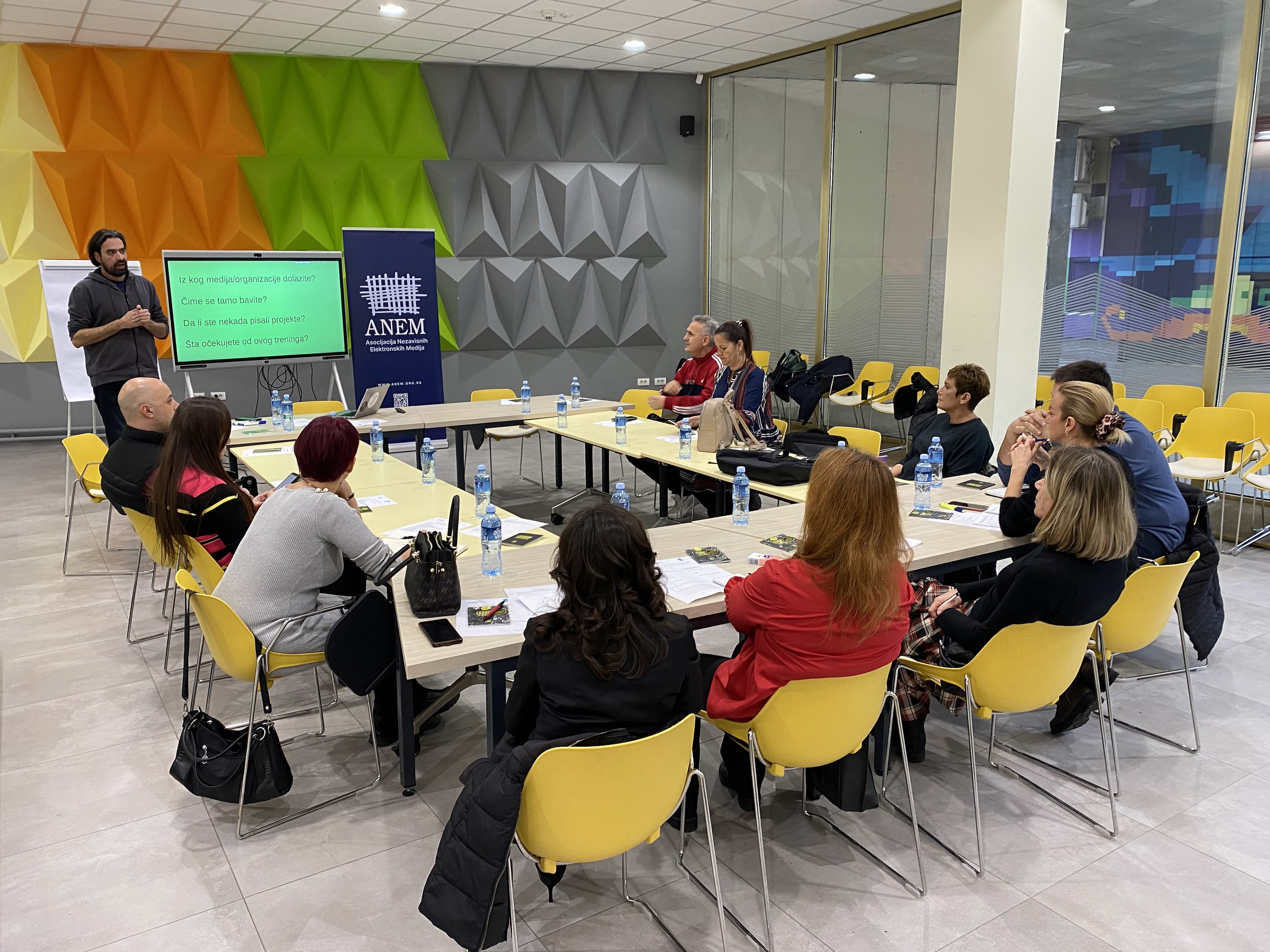 Who reports on student protests does not receive funding: Project co-financing at the local level is primarily directed to regime media.