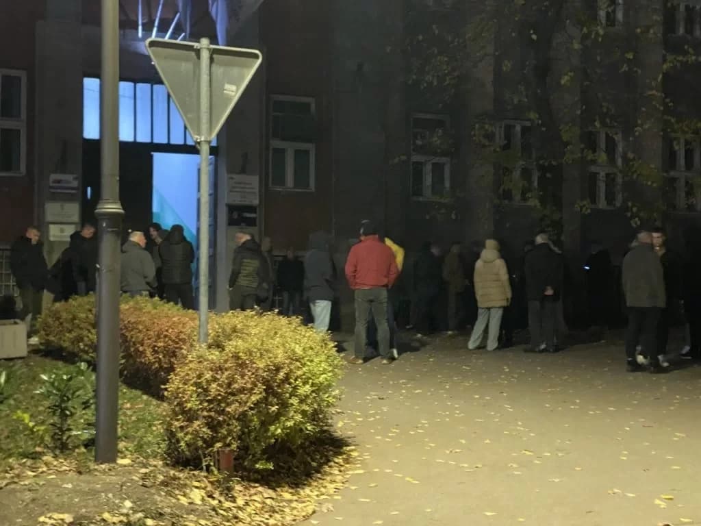 ANEM ALARM: Sankcionisati osobe koje su napale dve novinarke ispred prostorija SNS u Subotici