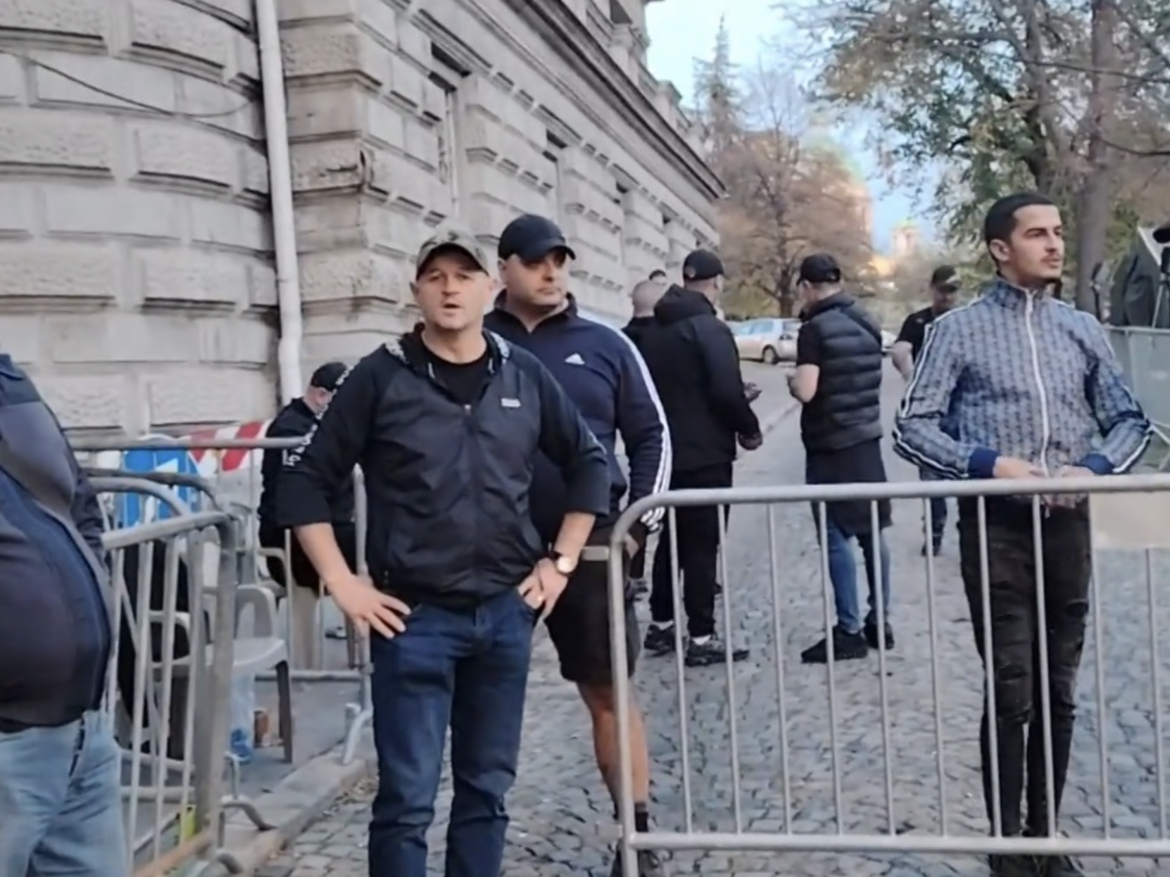 ANEM REPORT: Main hearing regarding the attack on N1, the accused appeared in court with the image of convicted war criminal Mladić.