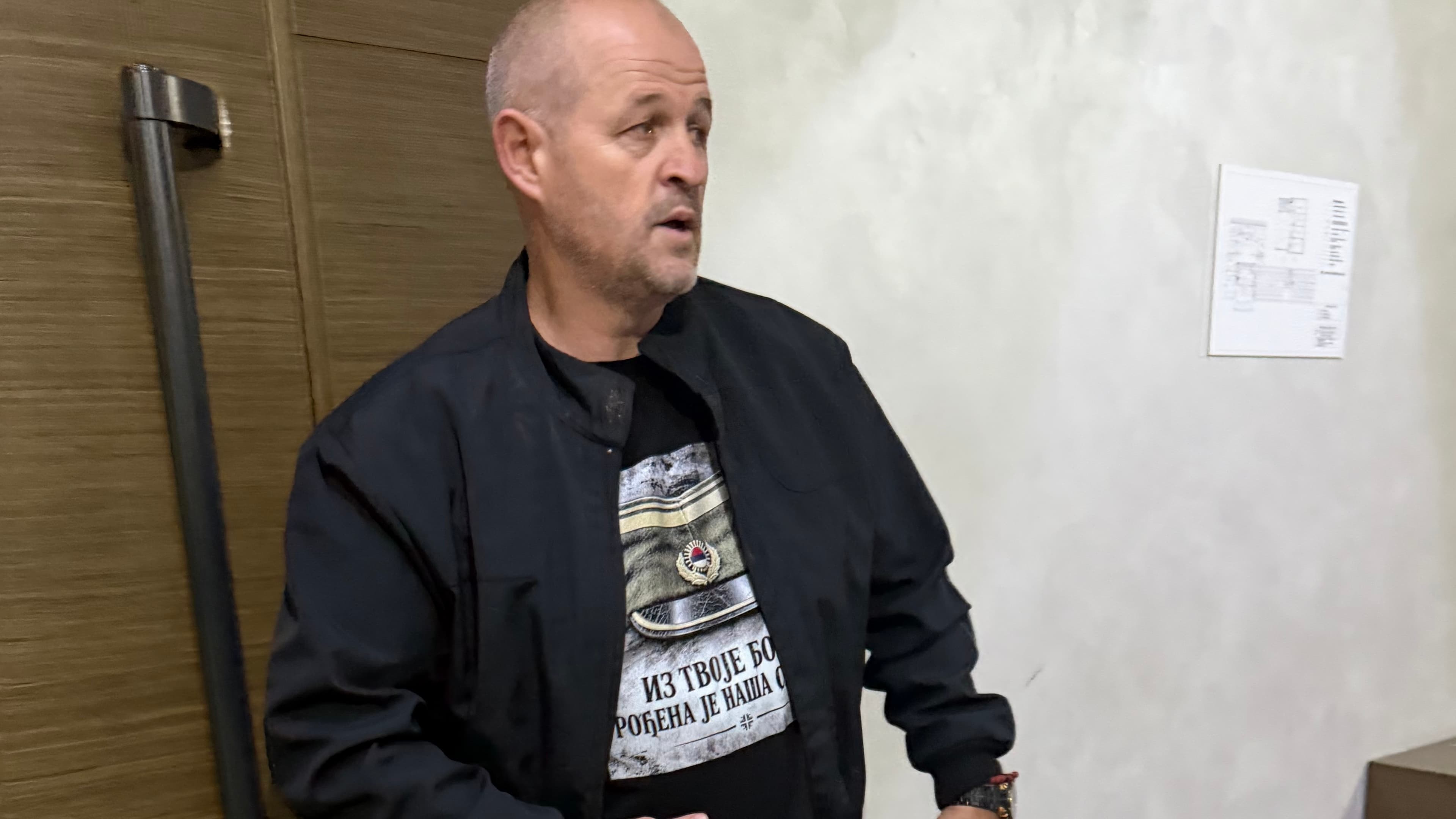ANEM RAPORT: Glavni pretres zbog napada na N1, optuženi se pojavio u majici sa likom osuđenog ratnog zločinca Mladića Inbox