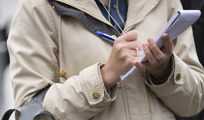 Bezbednost novinara u Srbiji – kako trenutna situacija utiče na buduće medijske radnike?