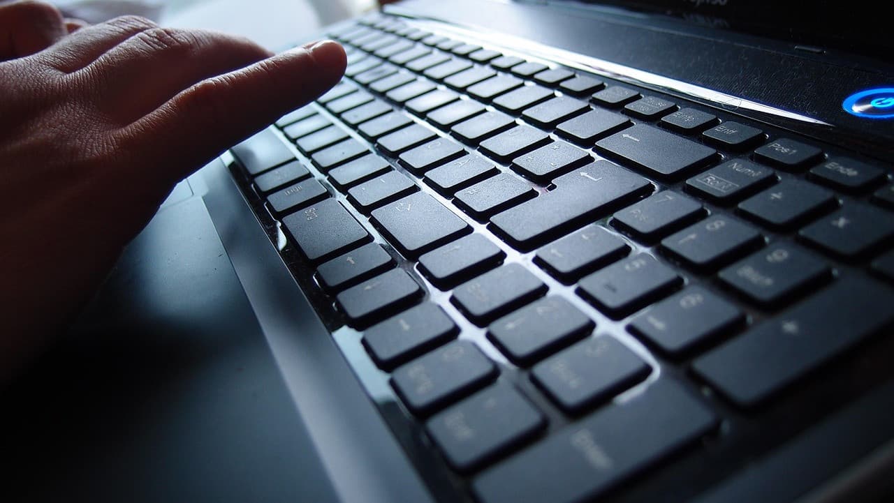 ANEM alarm: Nakon najave ubistva studenta, član GO SNS širi govor mržnje prema medijima