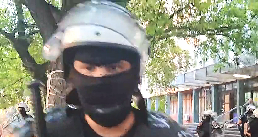 ANEM alarm: Policija napala novinare ispred novosadskog suda (VIDEO)