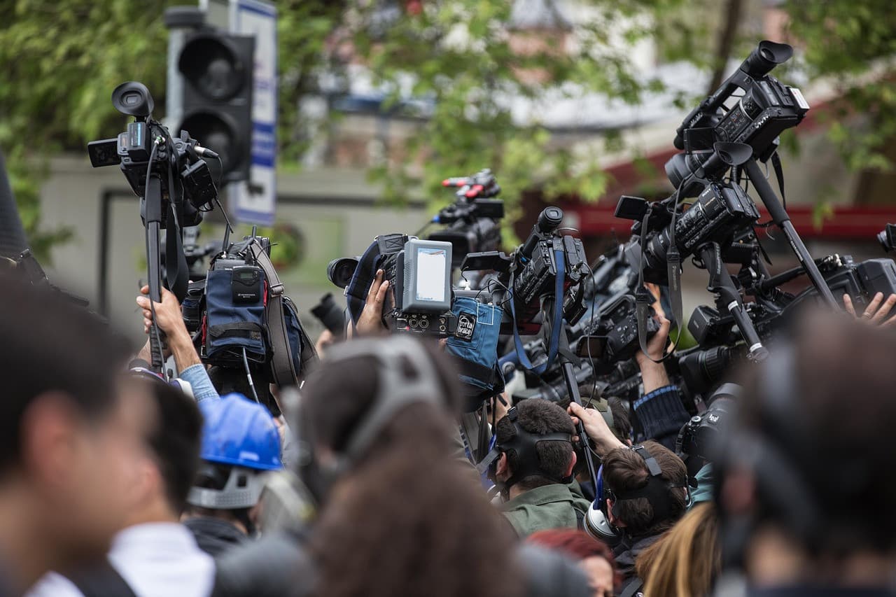 Who received the funds for media in Niš?