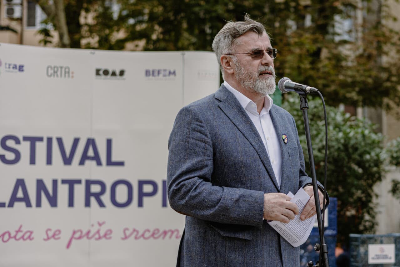 "The 'war' against journalists must be stopped."