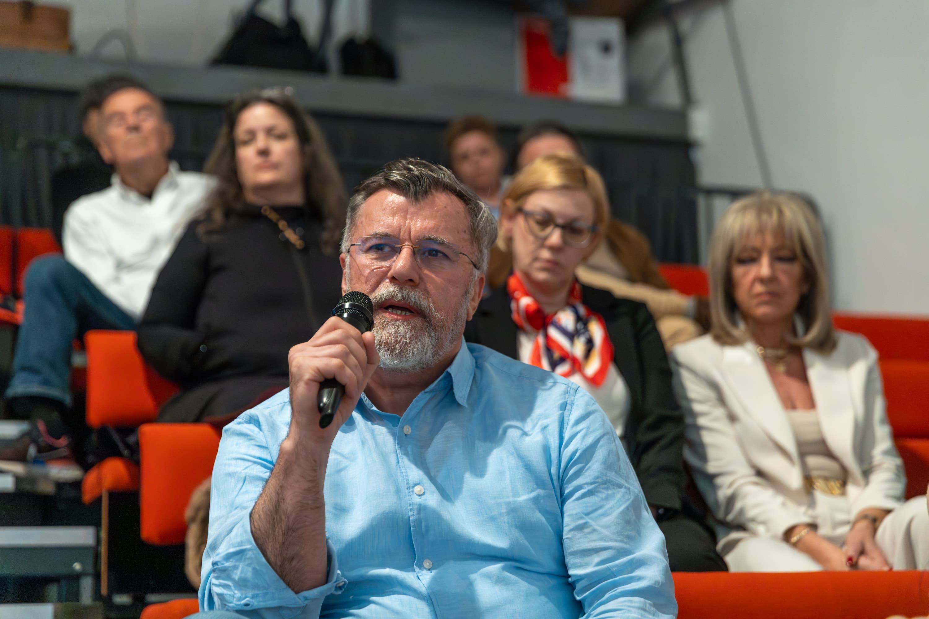 Da vam se digne svaka dlaka u kosi