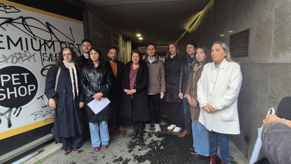 Upozorenje misije međunarodnih novinarskih organizacija: Bezbednost novinara u Srbiji prešla iz loše u „eksplozivnu“