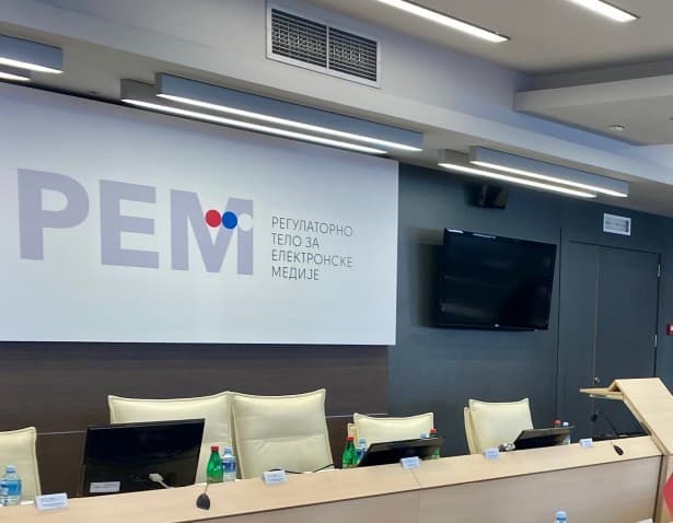 Bez Saveta REM-a: Na čekanju više od stotinu prijava protiv emitera i 59 zahteva u vezi sa dozvolama za emitovanje